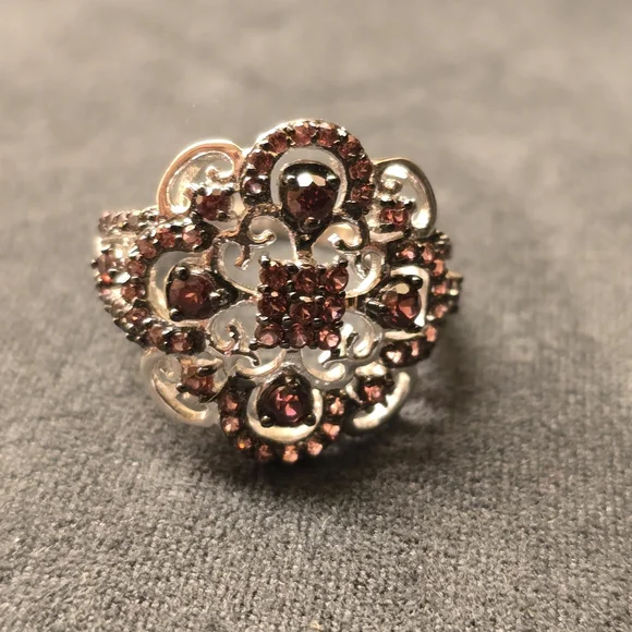 .925 Sterling Silver Man Made Garnet Stone Ring. Ladies Size 6 - Picture 7 of 7